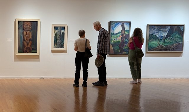Stacey looking at art